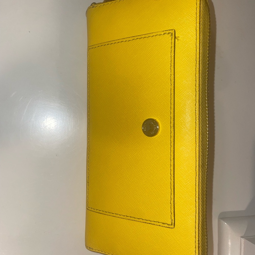 Yellow wallet - Picture 7 of 7